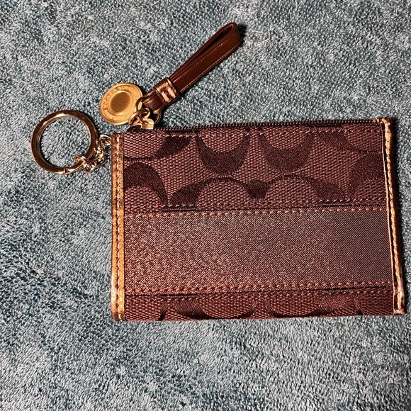 Coach Coin Purse w/ dark gold detail w/ stripes inside zip pouch. - Picture 7 of 7